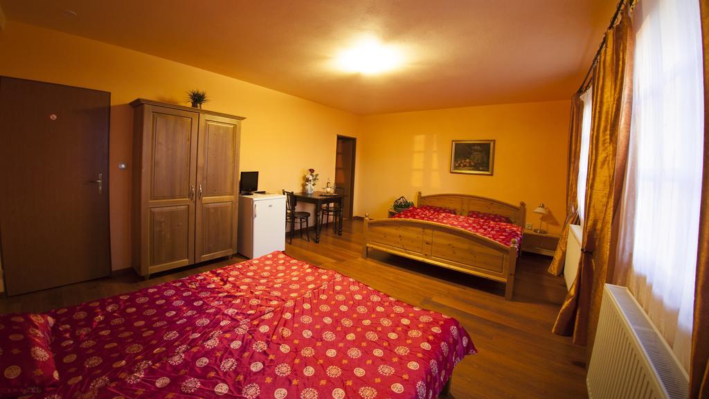 Penzion Zatisi Mikulov Room photo